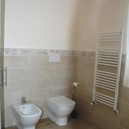 Le Bozze -villa Jenny Con Wi-fi, Posto Auto, Piscina A Sfioro A Villa