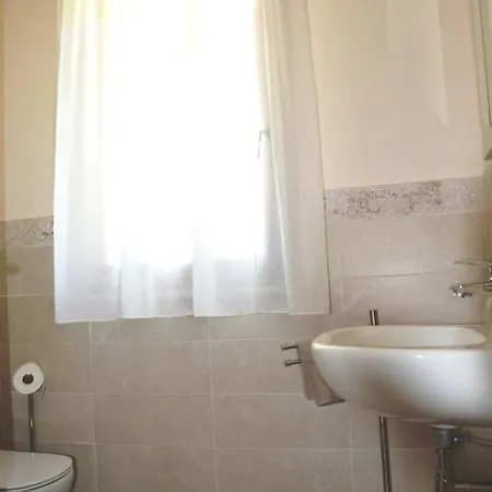 Villa Le Bozze -villa Jenny Con Wi-fi, Posto Auto, Piscina A Sfioro A