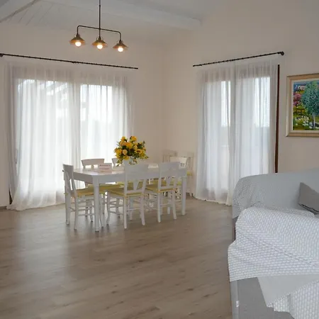 Le Bozze -villa Jenny Con Wi-fi, Posto Auto, Piscina A Sfioro A Castagneto Carducci