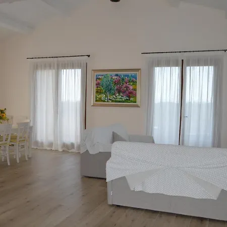 Le Bozze -villa Jenny Con Wi-fi, Posto Auto, Piscina A Sfioro A Villa