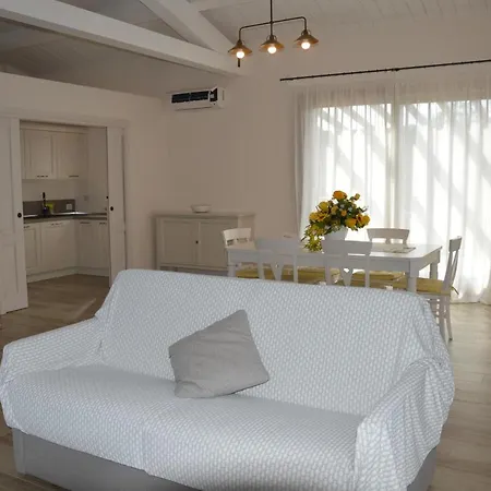 Le Bozze -villa Jenny Con Wi-fi, Posto Auto, Piscina A Sfioro A Villa *