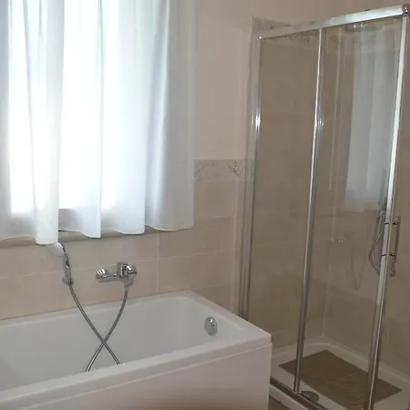 Villa Le Bozze -villa Jenny Con Wi-fi, Posto Auto, Piscina A Sfioro A